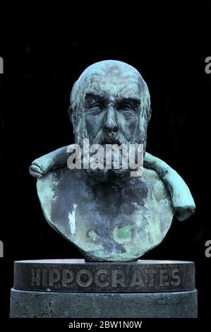 Ἱπποκράτης ὁ Κῷος Hippokrates von Cos Hippokrates von Kos.460 – 370.auch bekannt als Hippokrates II, griechischer Arzt des Zeitalters der Perikles (klassisches Griechenland), gilt als eine der herausragendsten Persönlichkeiten in der Geschichte der Medizin. Er wird oft als der 'Vater der Medizin` bezeichnet Stockfoto